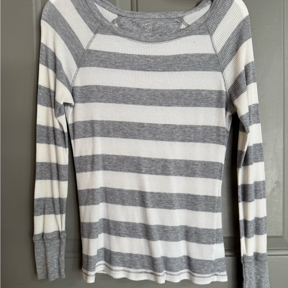GAP Heather Gray Crew Neck Top